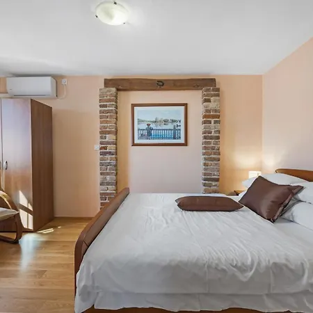 Villa Bucks Near Porec For 20 Persons With Sea View, Whirlpool, Sauna & Fitness